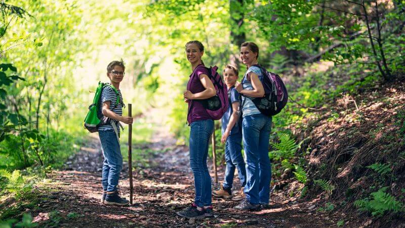 Featured image for “Top 10 des meilleures randonnées kids friendly en France”