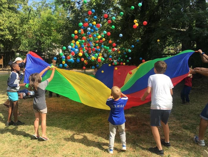 Featured image for “Jeu d’enquête en colonie de vacances”