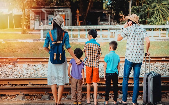 Voyager en fmaille avec les enfants en train.