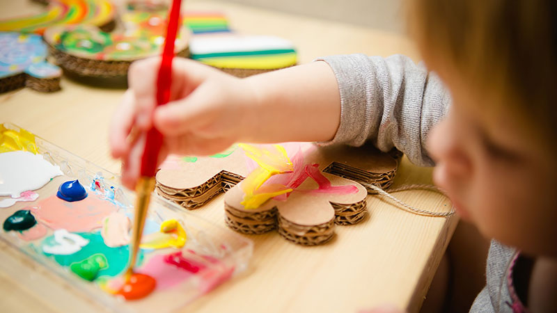 Featured image for “Occuper ses enfants en été avec des activités manuelles”